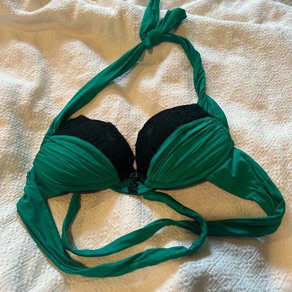 Beach Bunny Other - Beach Bunny padded push up bikini top sz Small